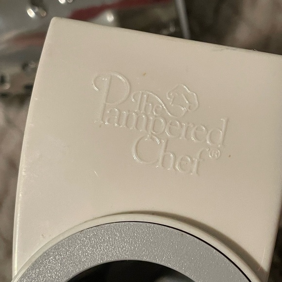 The Pampered Chef deluxe cheese grater manual rotary - Picture 3 of 3